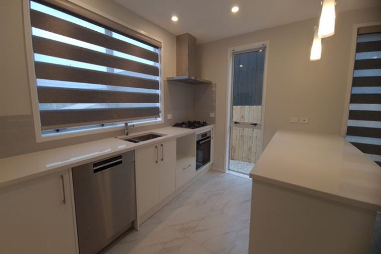 Photo of property in 43c Oreil Avenue, West Harbour, Auckland, 0618