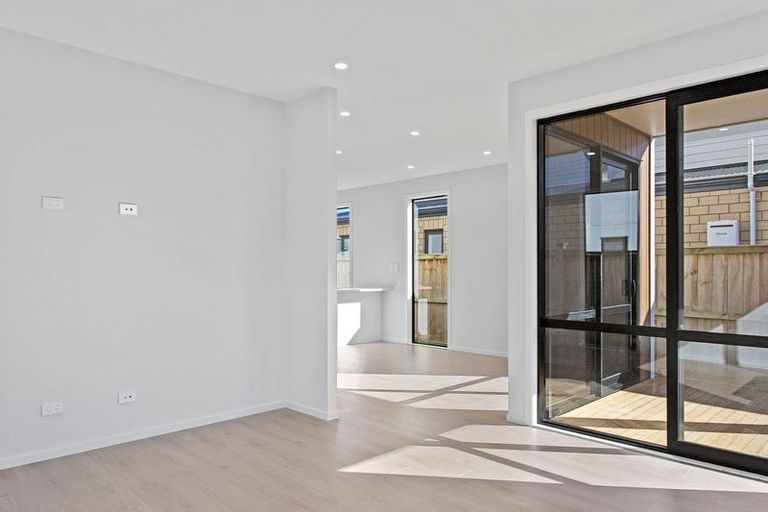 Photo of property in 48 Clayden Shuttleworth Street, Papakura, 2110