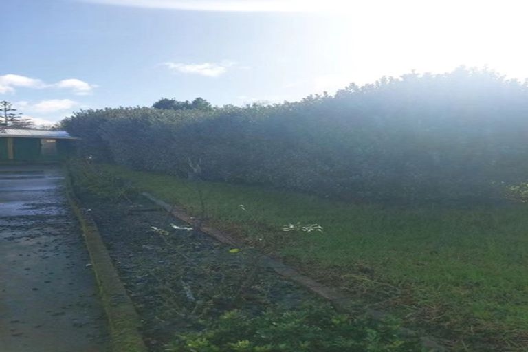 Photo of property in 72 Sylvan Crescent, Te Atatu South, Auckland, 0610