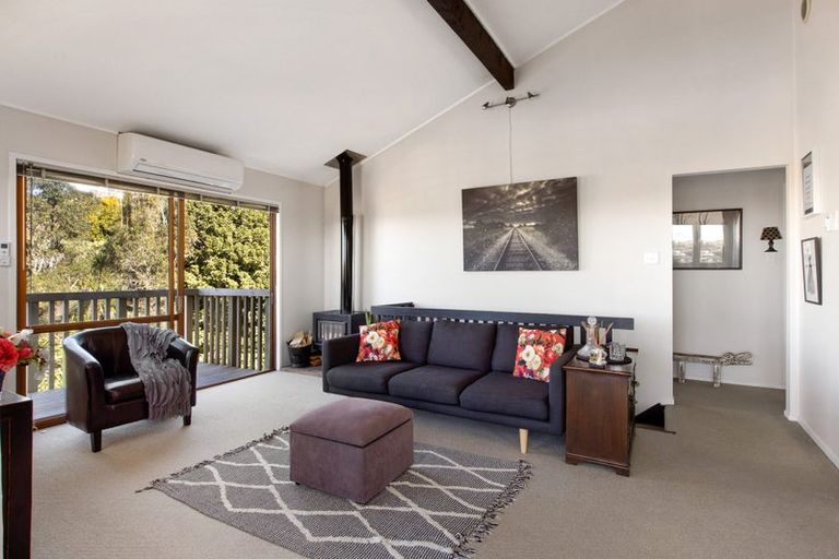 Photo of property in 2/807 East Coast Road, Northcross, Auckland, 0630