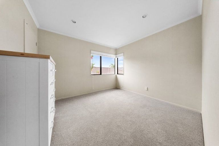 Photo of property in 15 Lilybank Crescent, East Tamaki, Auckland, 2013