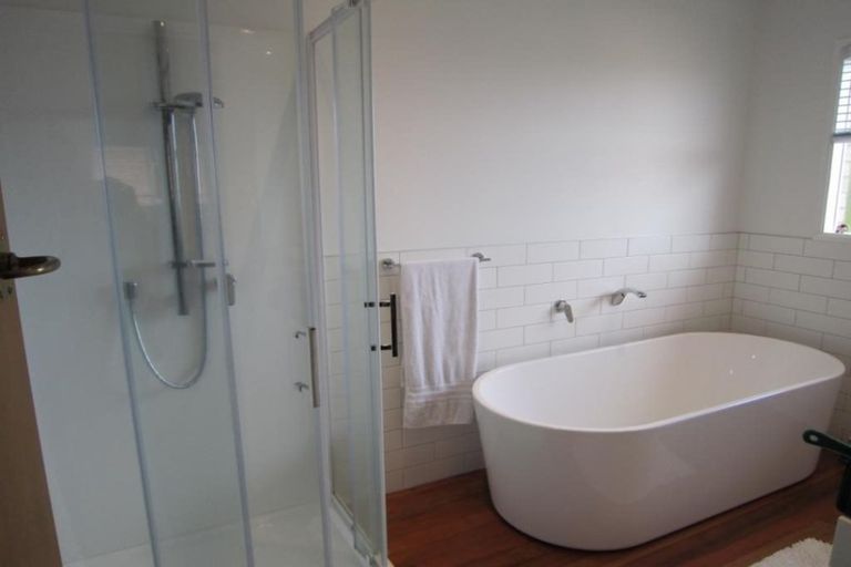 Photo of property in 7 Coronation Street, Belmont, Auckland, 0622