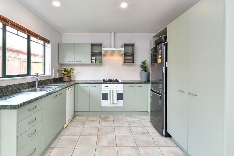 Photo of property in 3a Belleek Close, Weymouth, Auckland, 2103