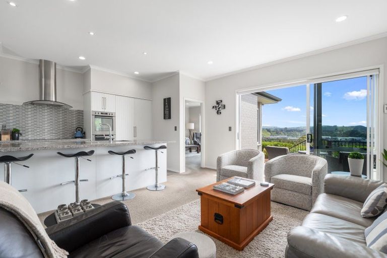 Photo of property in 11 Broadwater Close, Pyes Pa, Tauranga, 3112