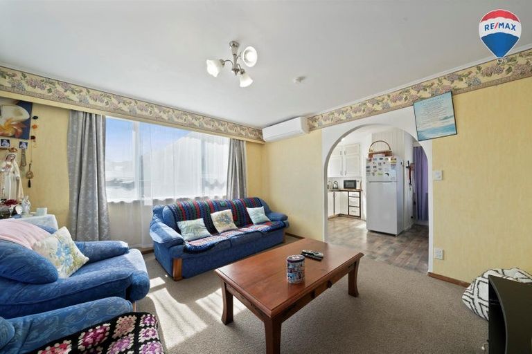 Photo of property in 50 Arahura Crescent, Waitangirua, Porirua, 5024