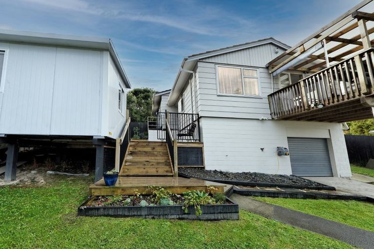 Photo of property in 32 Glenbervie Crescent, Massey, Auckland, 0614