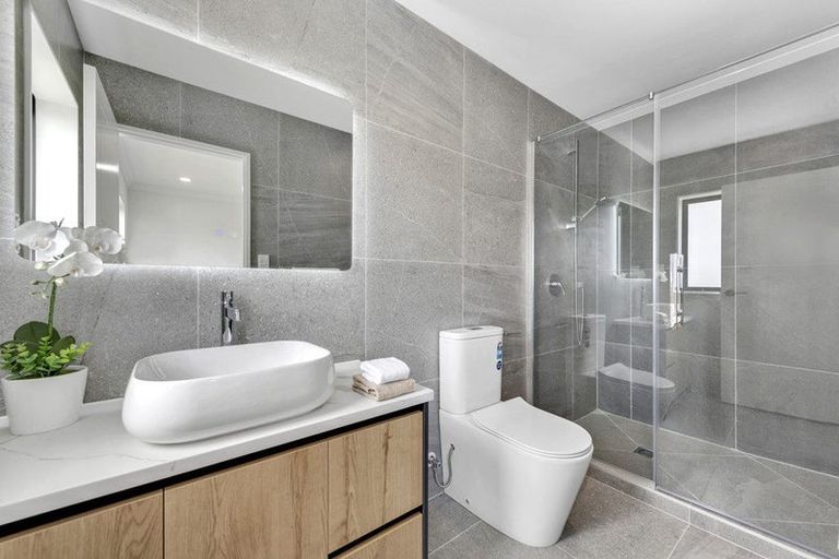 Photo of property in 2a Ballyalton Crescent, Flat Bush, Auckland, 2019