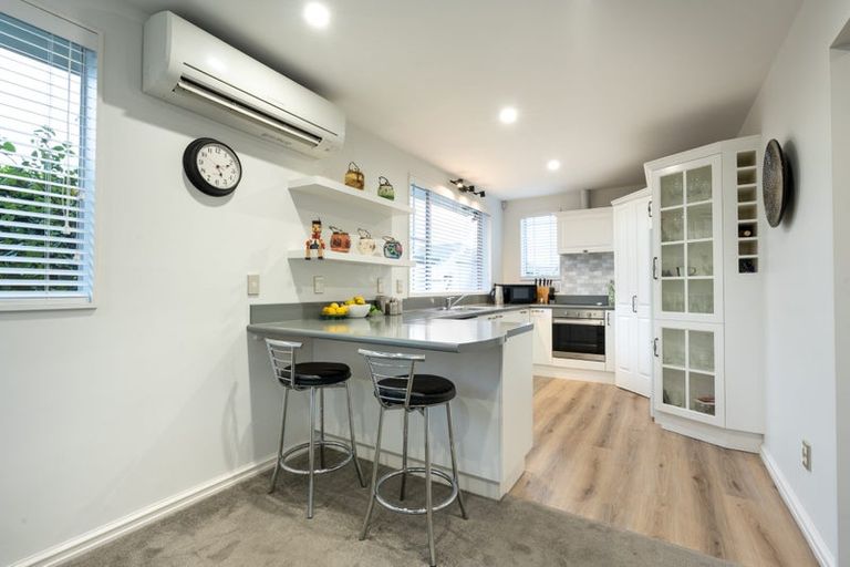 Photo of property in 99 Avonhead Road, Avonhead, Christchurch, 8042