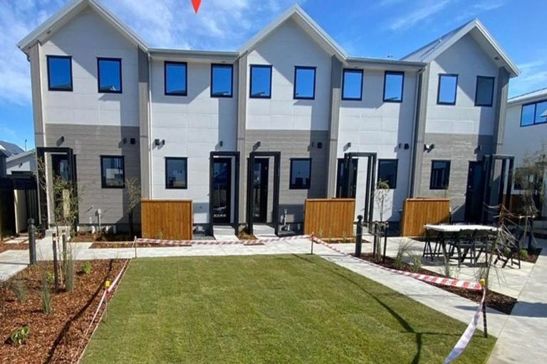 Photo of property in 10/231 Marine Parade, Seatoun, Wellington, 6022