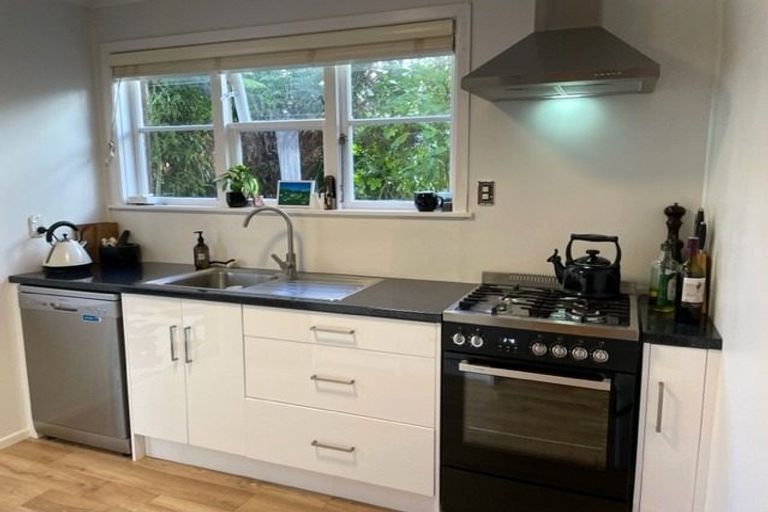 Photo of property in 2/8 Reading Street, Karori, Wellington, 6012