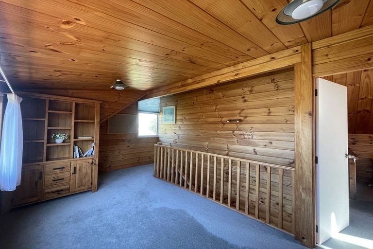 Photo of property in 2/28 Knightsbridge Drive, Forrest Hill, Auckland, 0620