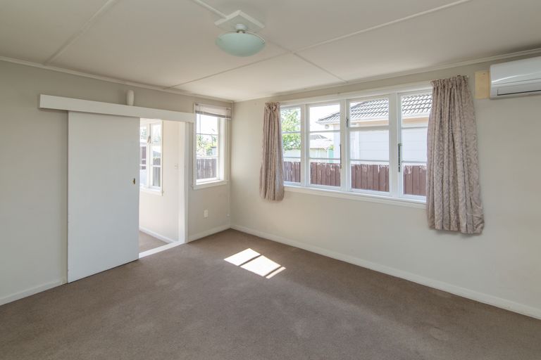 Photo of property in 9 Wilmot Street, Northcote, Christchurch, 8052
