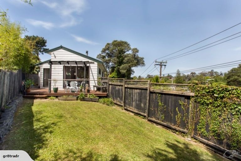Photo of property in 1/10 Morton Avenue, Forrest Hill, Auckland, 0620