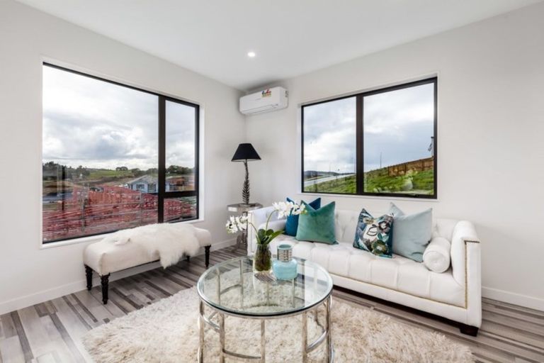 Photo of property in 12 Takurua Terrace, Orewa, 0931