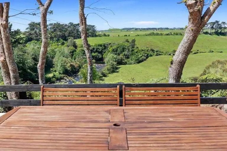 Photo of property in 43 Donnelly Street, Oakura, 4314