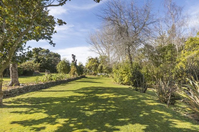 Photo of property in 61 Turitea Road, Fitzherbert, Palmerston North, 4472