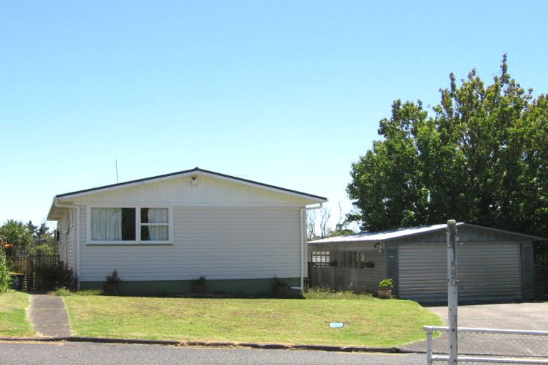 Photo of property in 93 Kia Ora Road, Beach Haven, Auckland, 0626