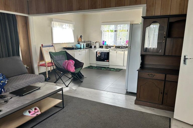 Photo of property in 118 View Road, Sunnyvale, Auckland, 0612