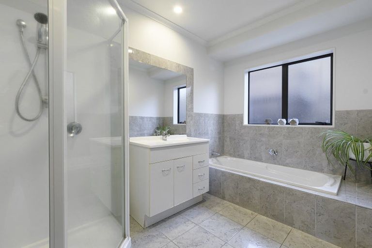 Photo of property in 35 Galloway Crescent, Pyes Pa, Tauranga, 3112