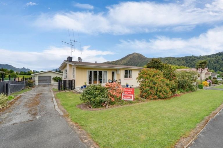 Photo of property in 20 Hampden Street, Murchison, 7007