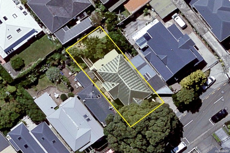 Photo of property in 51 Hawker Street, Mount Victoria, Wellington, 6011