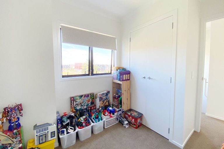 Photo of property in 5/2 Frances Bryers Road, Hobsonville, Auckland, 0616