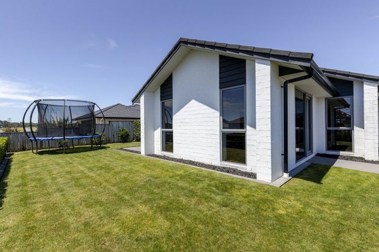 Photo of property in 22 Keene Drive, Bell Block, New Plymouth, 4312