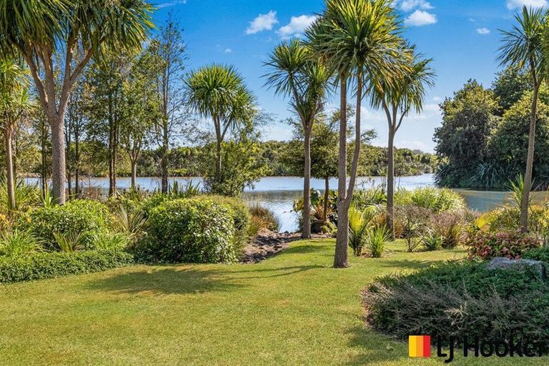 Photo of property in 98 Bushlake Way, Kingseat, Papakura, 2580