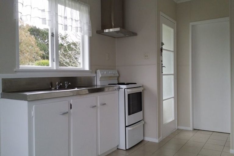 Photo of property in 83 Barrys Road, Glendene, Auckland, 0602