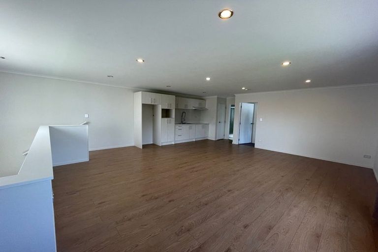 Photo of property in 16 Tarapiroe Avenue, Takanini, 2112