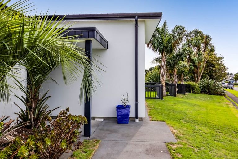 Photo of property in 23 Links Drive, Waiwhakaiho, New Plymouth, 4312