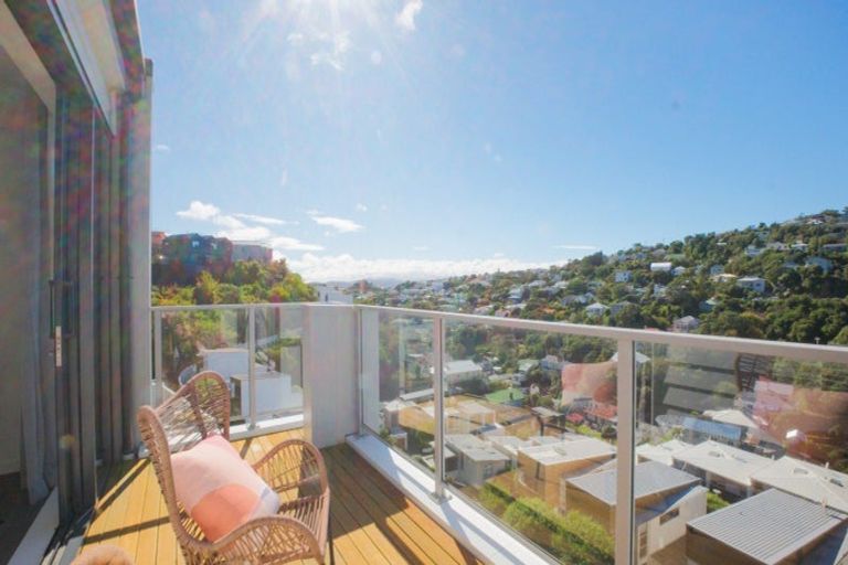 Photo of property in 6/69 Tiketike Way, Brooklyn, Wellington, 6021