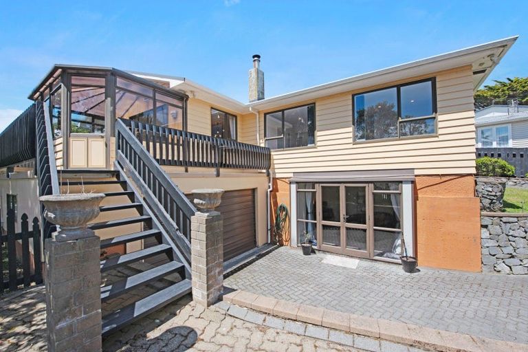 Photo of property in 21 Trebann Street, Paparangi, Wellington, 6037