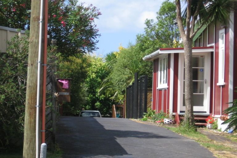 Photo of property in 38a Dakota Avenue, Beach Haven, Auckland, 0626