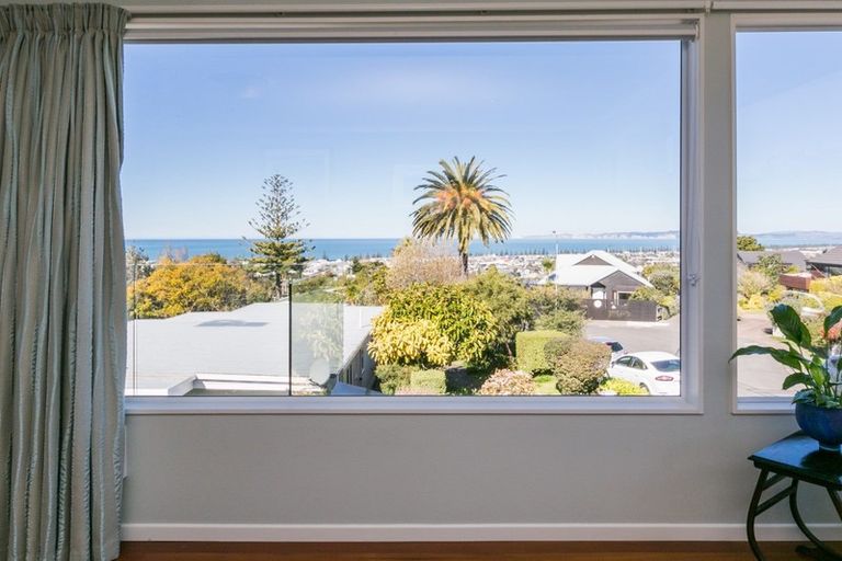 Photo of property in 12 Ormond Road, Hospital Hill, Napier, 4110