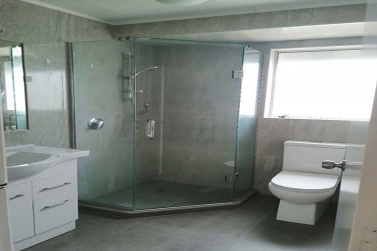 Photo of property in 68 Hutchinsons Road, Bucklands Beach, Auckland, 2014