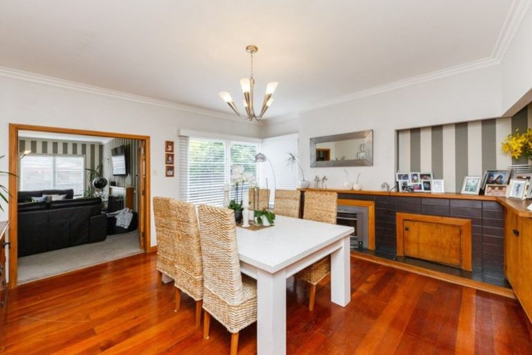 Photo of property in 546 Featherston Street, Roslyn, Palmerston North, 4414