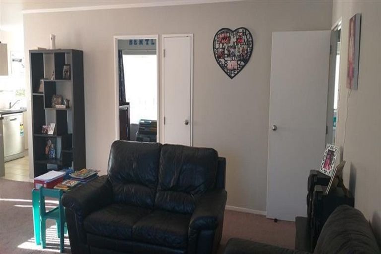 Photo of property in 3 Bernina Place, Weymouth, Auckland, 2103