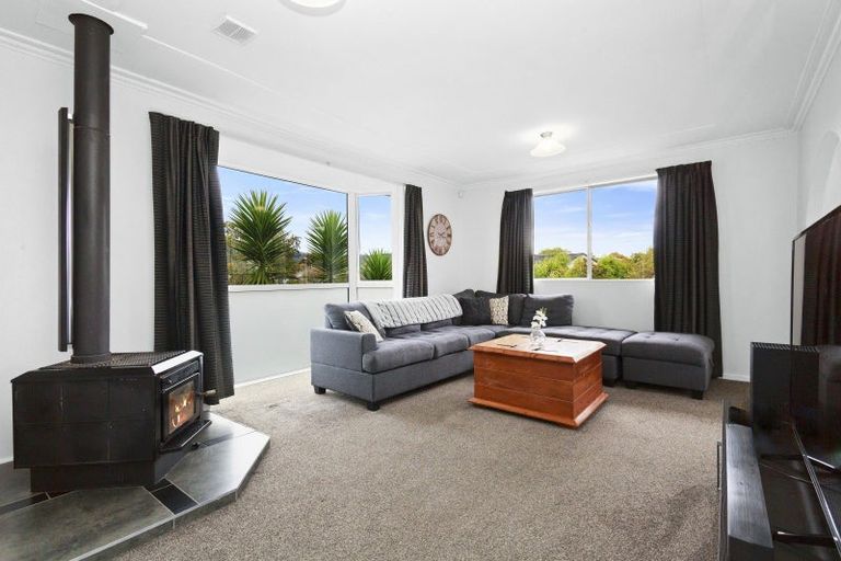 Photo of property in 18 Omaha Grove, Totara Park, Upper Hutt, 5018