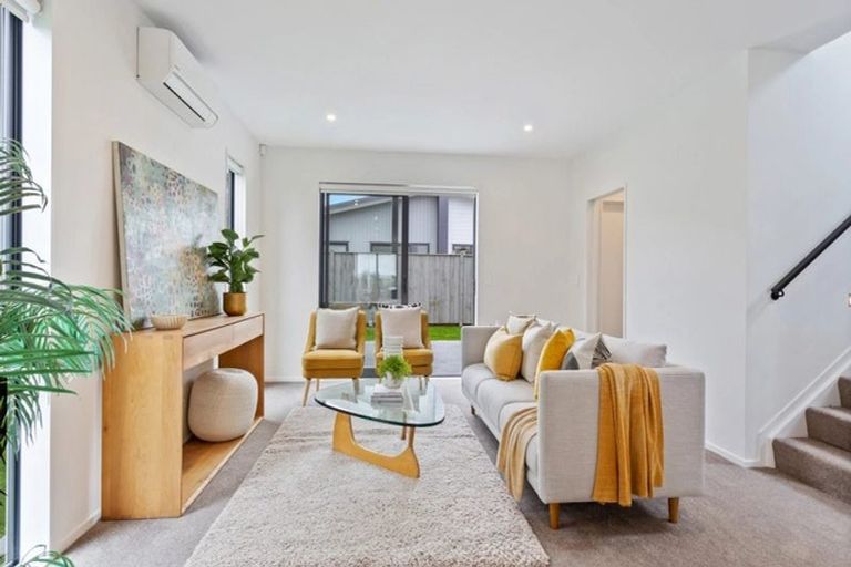 Photo of property in 15 Aquamarine Road, Rosehill, Papakura, 2113