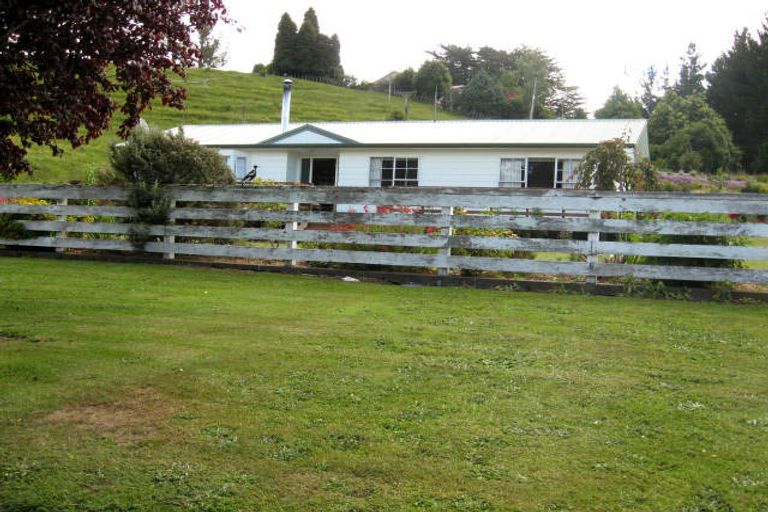 Photo of property in 16 Hukaroa Road, Raetihi, 4632