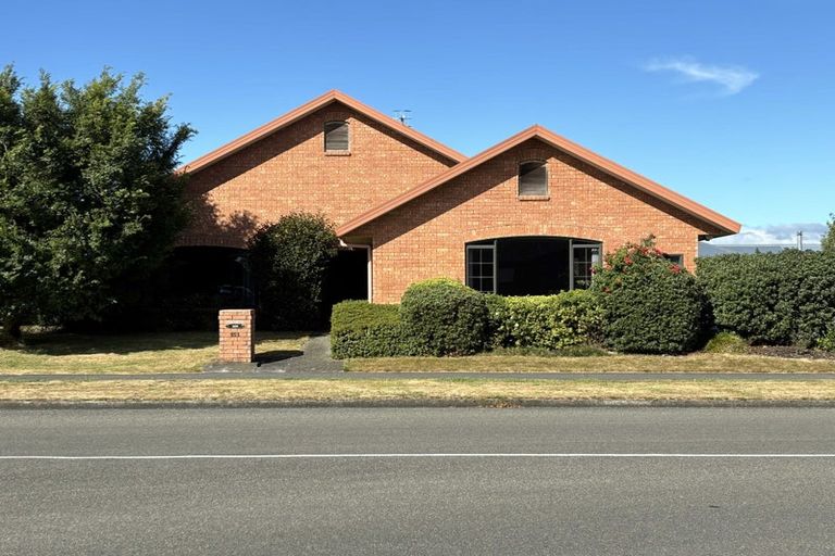 Photo of property in 151 Schnell Drive, Kelvin Grove, Palmerston North, 4414