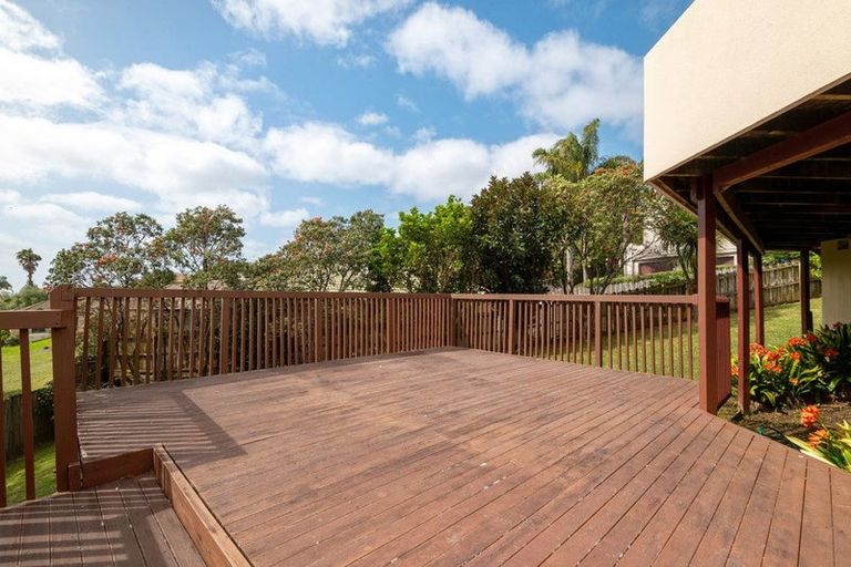 Photo of property in 8 Greenleaf Way, Northcross, Auckland, 0630