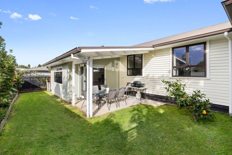 Photo of property in 22 Queen Road, Bellevue, Tauranga, 3110