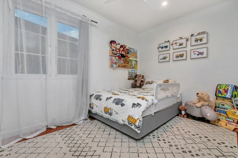 Photo of property in 4 Birkley Road, Bayswater, Auckland, 0622