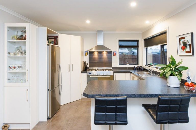 Photo of property in 14 Lorenzo Place, Kelvin Grove, Palmerston North, 4414