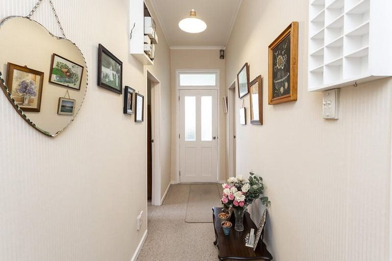 Photo of property in 8 Railway Lane, Outram, 9019