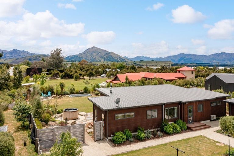 Photo of property in 4 Goldie Lane, Albert Town, Wanaka, 9305