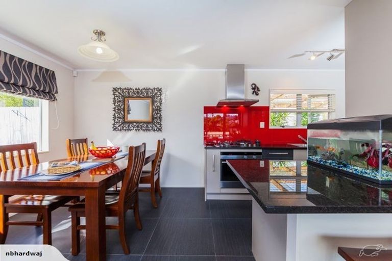 Photo of property in 18 Garton Drive, Massey, Auckland, 0614