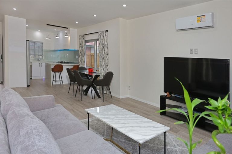 Photo of property in 43c Border Road, Henderson, Auckland, 0612